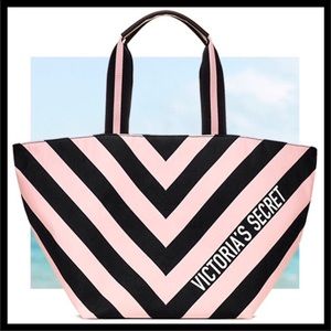 🎉HP🎉 Victoria’s Secret Big Striped Tote